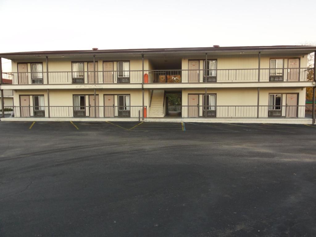 Budget Inn Селма Екстериор снимка